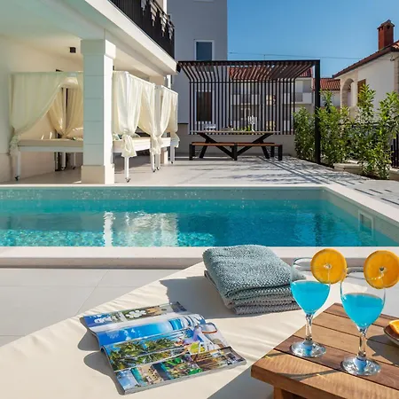 Luxury De Mar With Pool Trogir