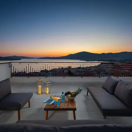 Vila Luxury De Mar With Pool Trogir