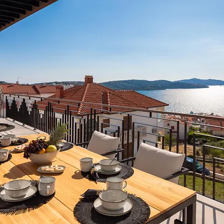 Luxury De Mar With Pool Trogir