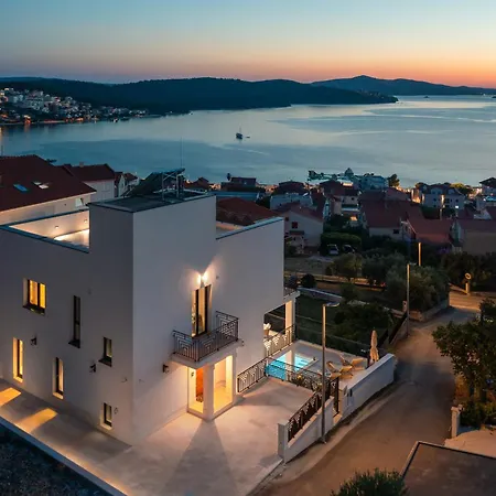 Villa Luxury De Mar With Pool Trogir