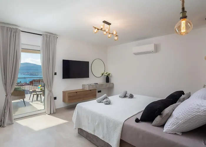 Vila Luxury De Mar With Pool Trogir