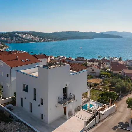 Luxury De Mar With Pool Vila