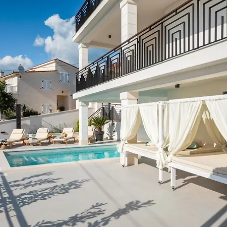 Vila Luxury De Mar With Pool Trogir