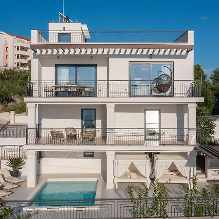 Vila Luxury De Mar With Pool