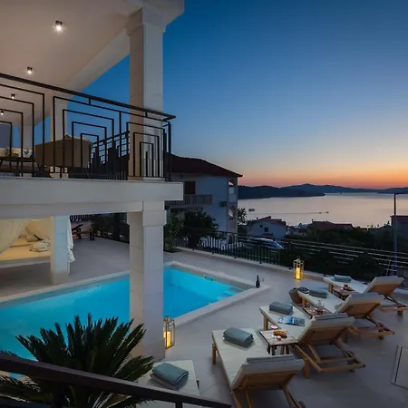 Vila Luxury De Mar With Pool Trogir