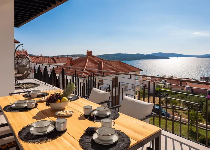 Luxury De Mar With Pool Trogir