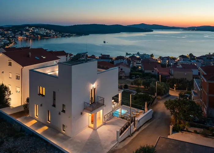 Villa Luxury De Mar With Pool Trogir