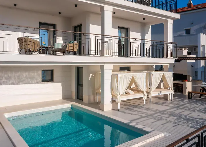 Luxury De Mar With Pool * Trogir