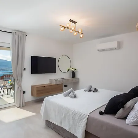 Villa Luxury De Mar With Pool Trogir