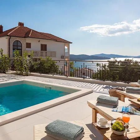 Villa Luxury De Mar With Pool Trogir